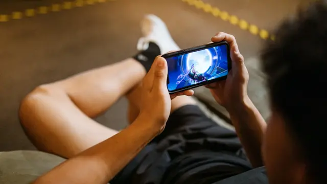 Android Atau iPhone Handphone Yang Cocok Untuk Gaming