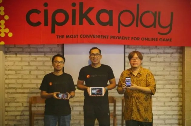 Cipika Play Tingkatkan Ecosystem Games di Indonesia dengan Perluas Jaringan Distribusi Pembelian Voucher Token Games Online Melalui Agen Pulsa Dari Ki-Ka :