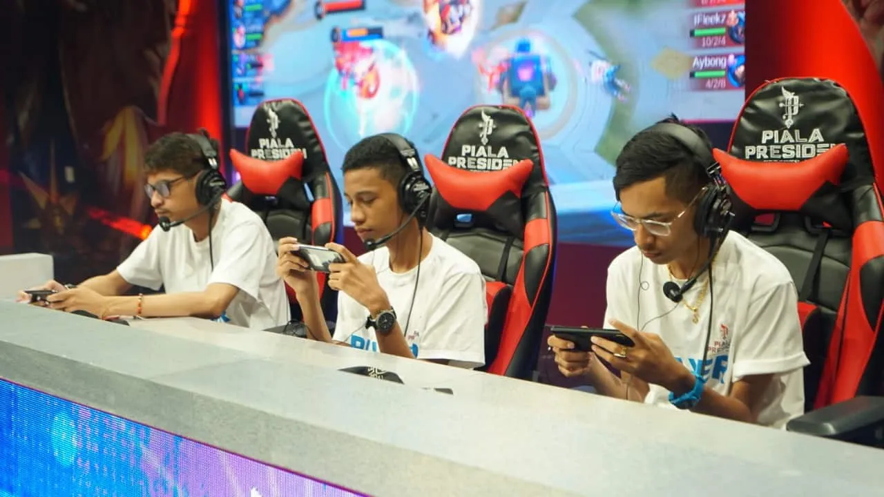 Pemenang Turnamen Piala Presiden Esports 2019 Regional Manado: Anak Kelas 3 SMP Berhasil Menjadi Runner-up.