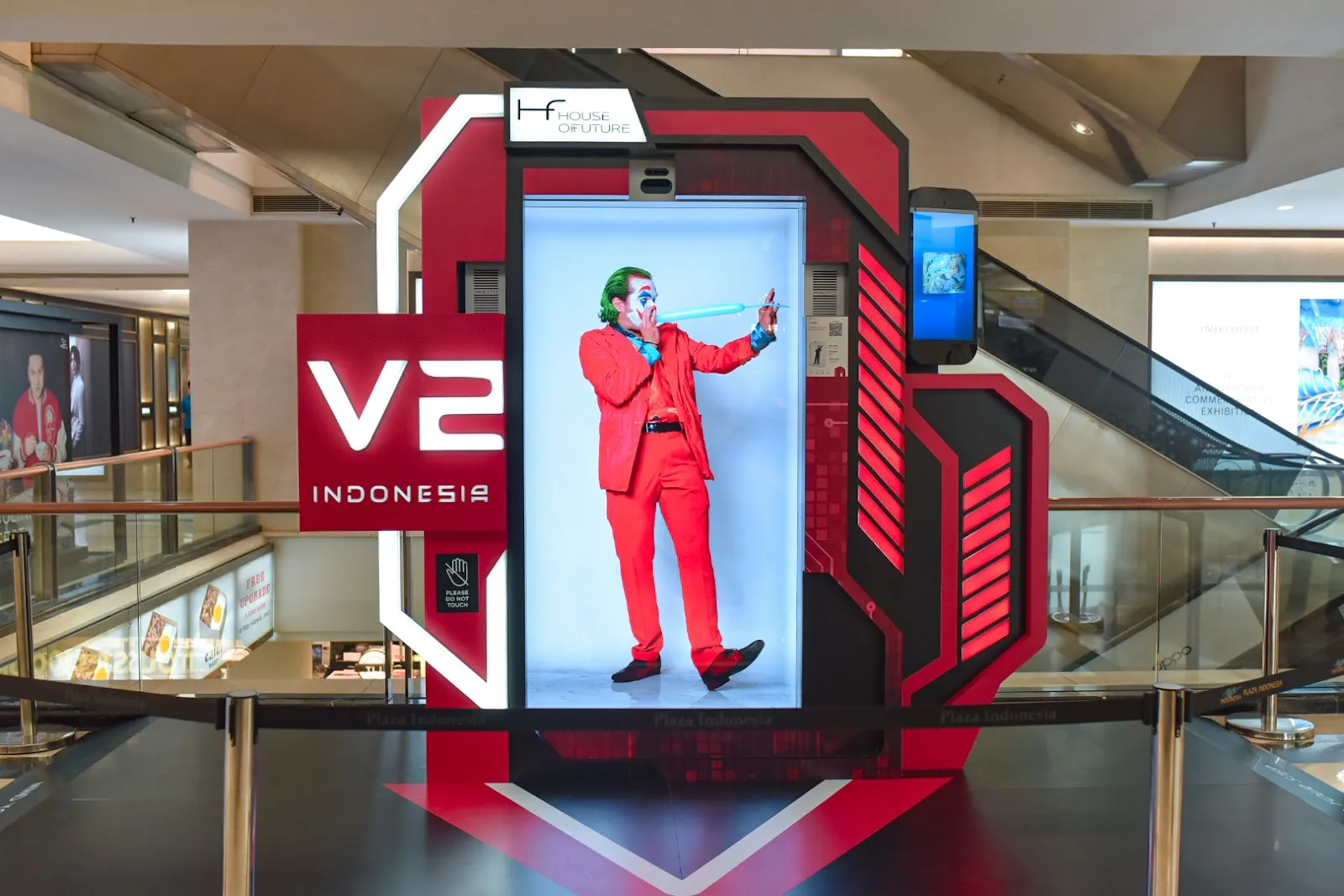 V2 MEMBAWA TEKNOLOGI HOLOGRAM PROTO KE INDONESIA