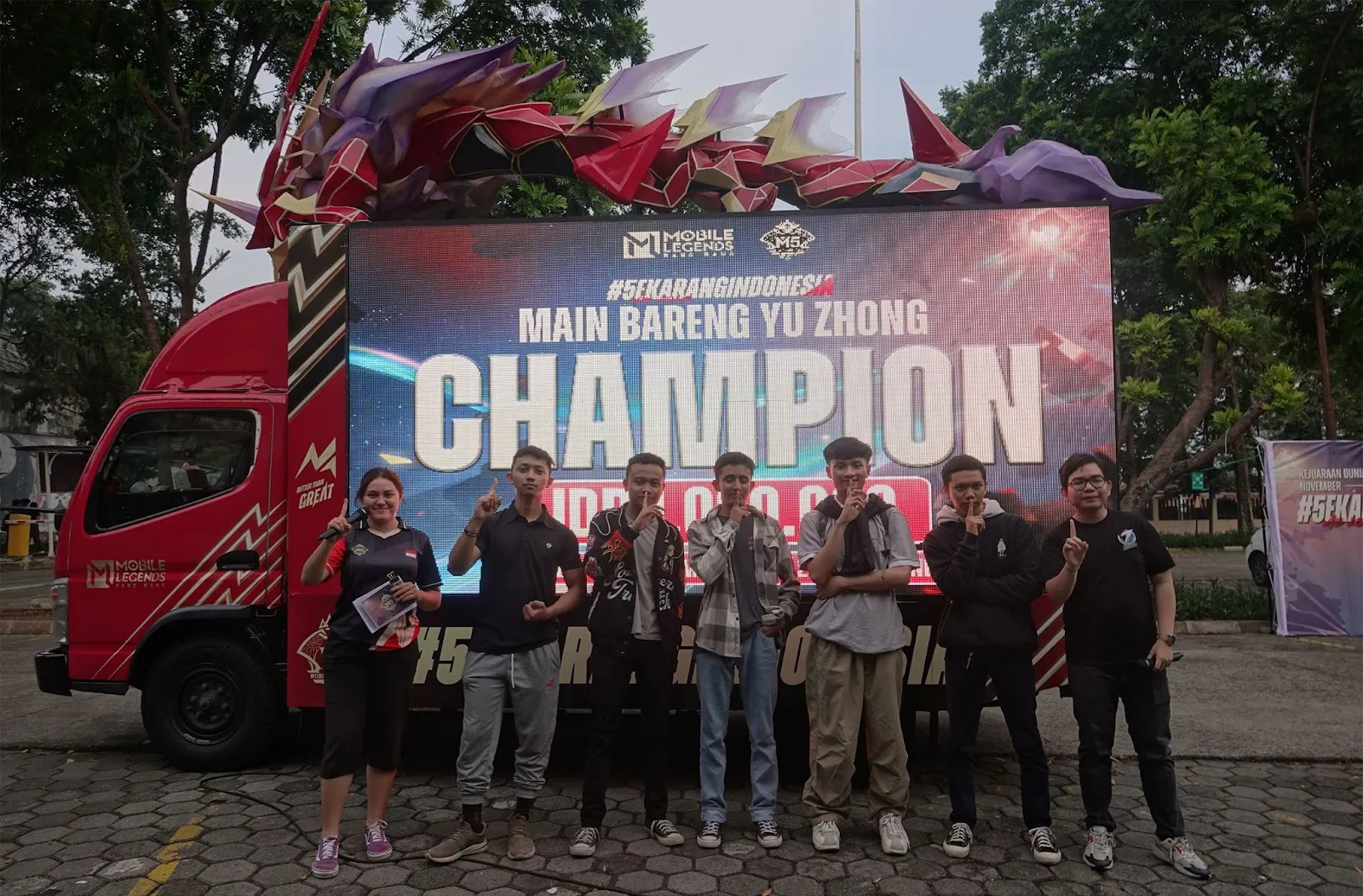 Nonton M5 Bareng Yu Zhong