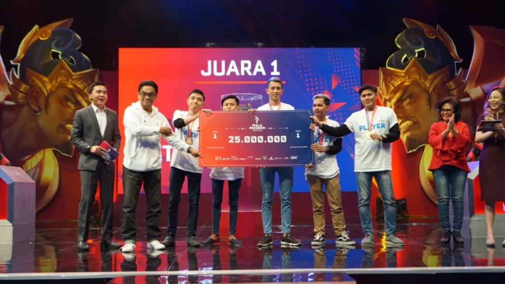 Pemenang Turnamen Piala Presiden Esports 2019 Regional Manado: Anak Kelas 3 SMP Berhasil Menjadi Runner-up.