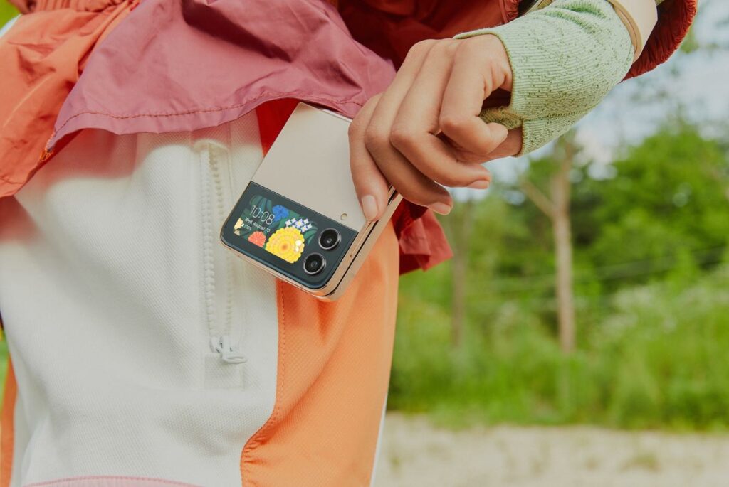Keunggulan Smartphone Samsung Lipat yang Bikin Kamu Upgrade Hape 3 Keunggulan Smartphone Samsung Lipat yang Bikin Kamu Upgrade Hape