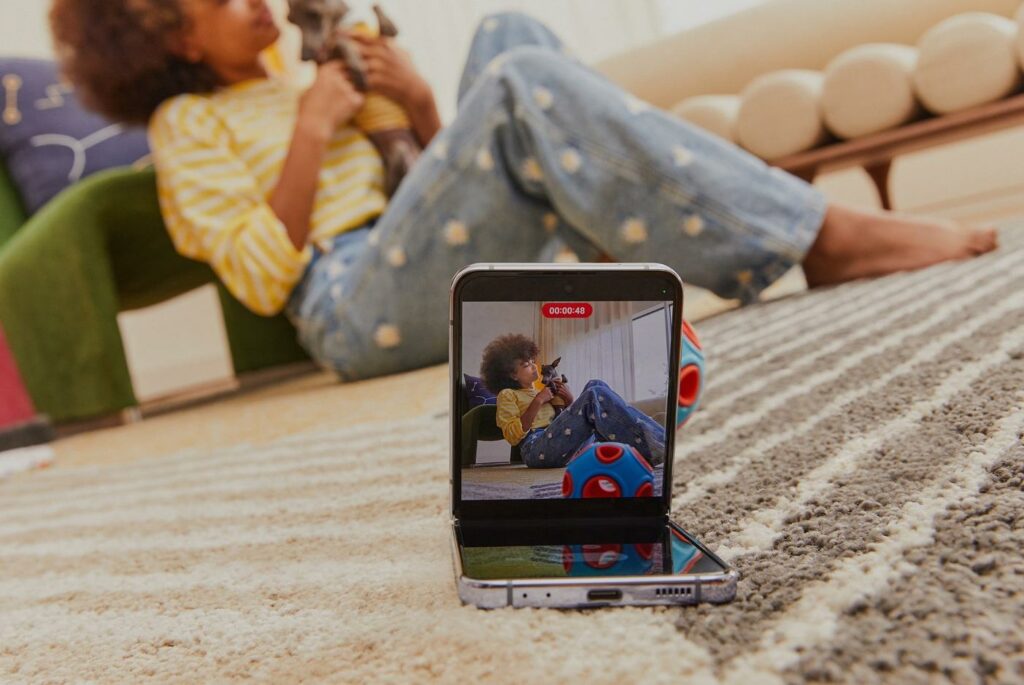 Keunggulan Smartphone Samsung Lipat yang Bikin Kamu Upgrade Hape 4 Keunggulan Smartphone Samsung Lipat yang Bikin Kamu Upgrade Hape